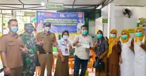 Romi Tinjau Langsung Penyuntikan Vaksin Sinovac di Puskesmas Muara Sabak Barat