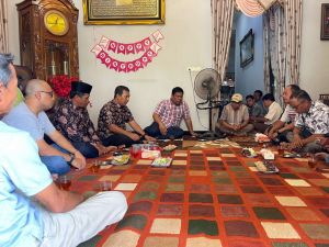 Di Kampung Alharis, Romi Dipanggil Gubernur