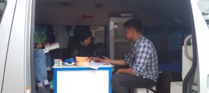 Manager PLN Rayon Muarasabak Bersama Staf Antusias Donorkan Darahnya