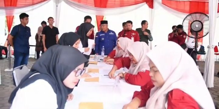 Plt Bupati Tanjabtim saat melakukan Monitoring SKD CPNS