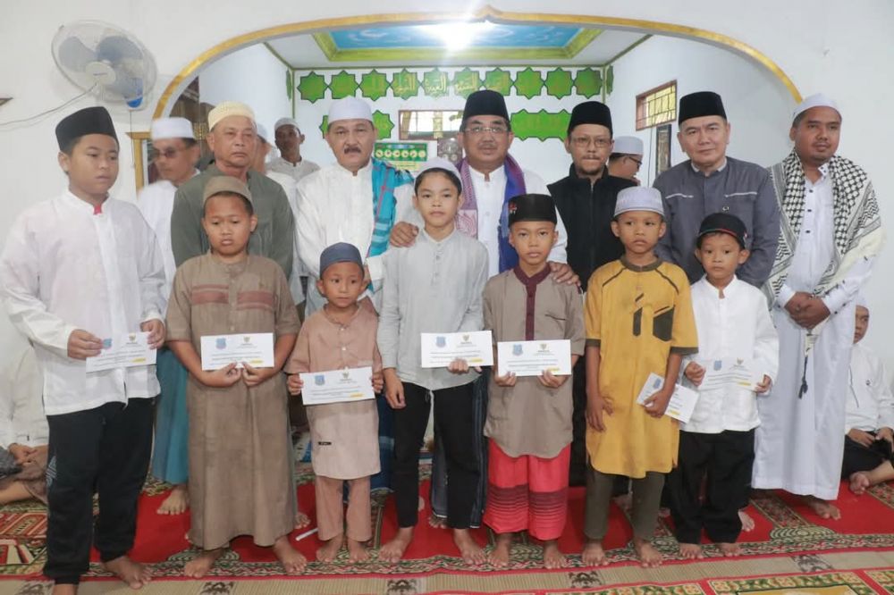 Bupati Anwar Sadat Akan Lanjutkan Pembangunan Jalan di Parit 4 Darat untuk Tingkatkan Kesejahteraan Masyarakat