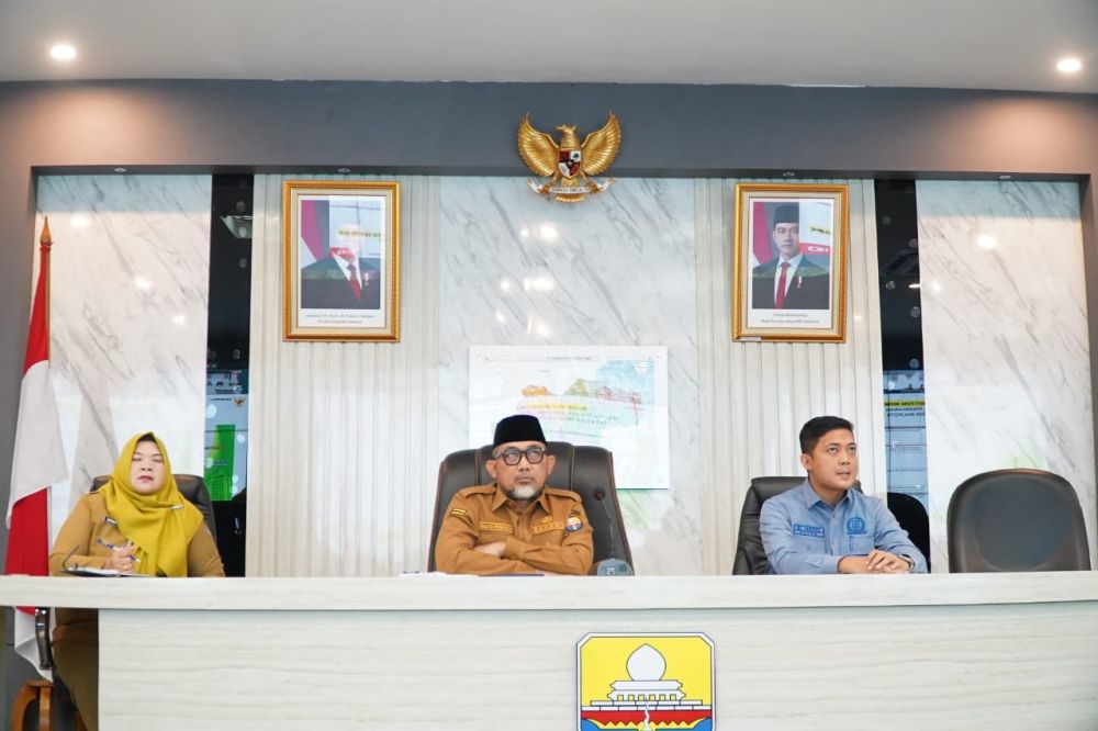 Sekda Sudirman Ikuti Zoom Meeting