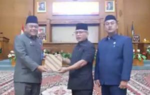 DPRD Muaro Jambi Laksanakan Paripurna Pandangan Umum Fraksi - Fraksi