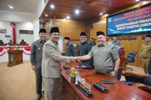 Bupati Tanjab Barat Sampaikan Visi Pembangunan 2025–2030 di Rapat Paripurna DPRD