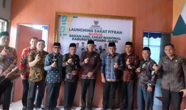 Wabup Muaro Jambi Fose bersama usai launching Zakat Fitrah BAZNAS 