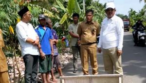 Bupati Anwar Sadat Bersama Kadis PUPR Tinjau Jalan Rusak Parah di Tungkal Ilir