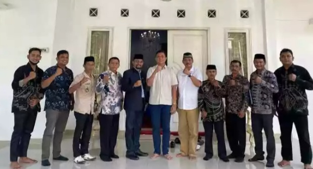 Robinson Fose Bersama Ketua Dewan Provinsi Jambi dan Gruop Kades Sungai Bahar