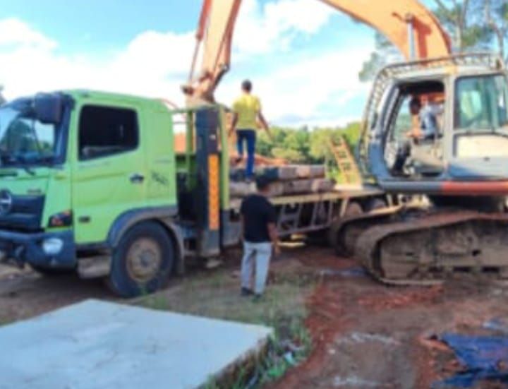 Dinas PUPR Tanjabtim memperbaiki jalan rusak di Simpang Gelis