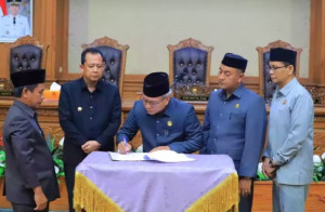 DPRD Muaro Jambi Sahkan Tujuh Ranperda Jadi Perda, Aidi Hatta: Demi Kepentingan Masyarakat