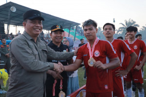 Wakil Bupati Tanjab Barat Resmi Tutup Hamdani Cup VII: Ajang Sportivitas dan Kebersamaan di Batang Asam