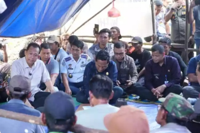 Bupati BBS Menenangkan Masyarakat 