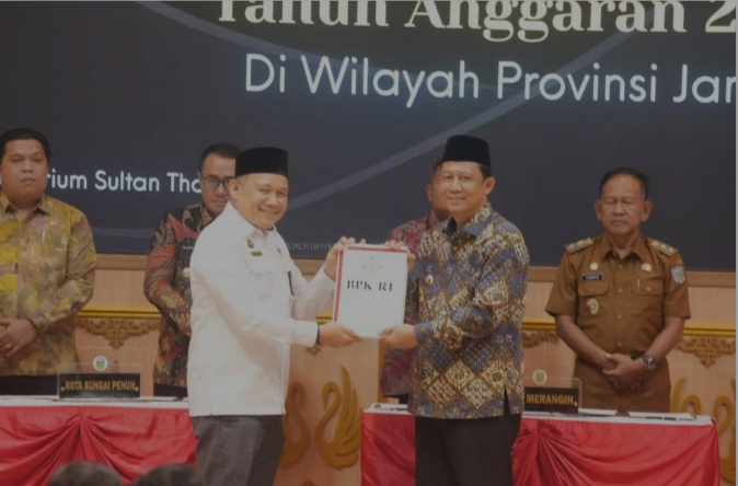 BBS saat Menerima Opini WTP Dari BPK RI Perwakilan Jambi