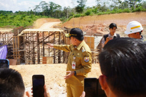 Gubernur Al Haris Tinjau Pekerjaan Jalan Khusus Batubara