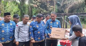 Sigap, Wabup Junaidi Melesat Tinjau Sekaligus Salurkan Bantuan 