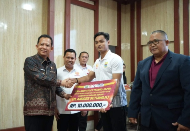 BBS Bersama Koni Serahkan Tali Asih