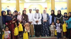 Safari Subuh di Masjid Al Muttaqin, Bupati Tanjab Barat Salurkan Bantuan dan Santunan untuk Masyarakat