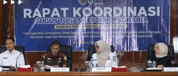 Bupati Tanjabtim saat memimpin Rakor