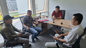 Saudara Kandung Oknum Dokter Gigi dan Kuasa Hukum Korban Penipuan Datangi UIN Jambi