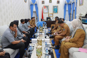Bupati Tanjab Barat Terima Audiensi Kakanwil Kemenkum Jambi, Bahas Program Pembentukan Pos Bantuan Hukum di Desa dan Kelurahan