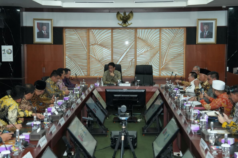 Gubernur Al Haris Saat Memimpin Audensi Gubernur se - Indonesia bersama Menkeu Purbaya