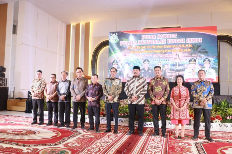 Bupati Anwar Sadat Hadiri Pisah Sambut Kepala Kejaksaan Tinggi Jamb