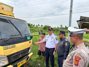 Puluhan Kendaraan Diperiksa dan Ditilang dalam Operasi ODOL