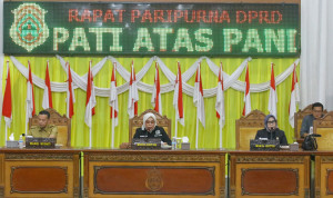 Pemkab Tanjabtim Sampaikan Jawaban atas Pandangan Umum Fraksi DPRD terhadap Lima Ranperda Tahun 2025