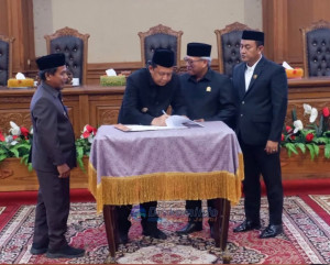 Bupati dan Wabup Muaro Jambi Hadiri Paripurna Pengesahan APBD 2026