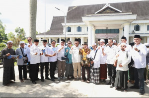 Perkuat Dakwah di Akar Rumput, Bupati Tanjab Barat Serahkan 59 Motor Dinas untuk Da’i Desa dan Kelurahan