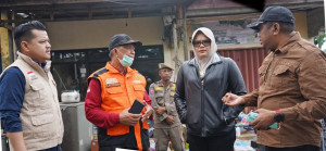 Gerak Cepat Bupati Dillah, Tinjau Kebakaran di Pandan Jaya dan Salurkan Bantuan untuk Korban